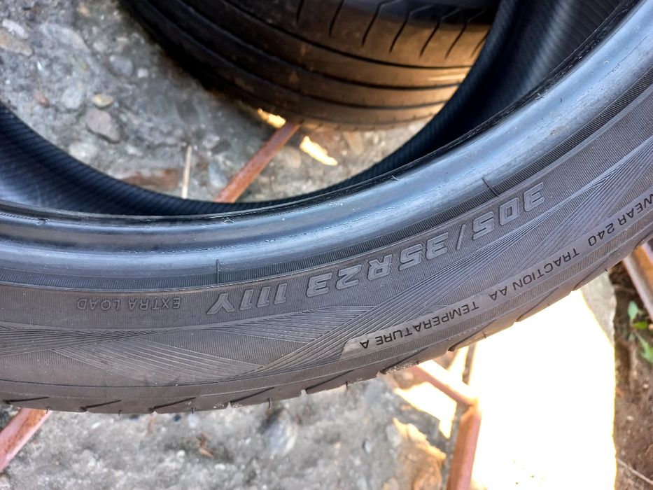 2 anvelope 305/35 R23 Yokohama