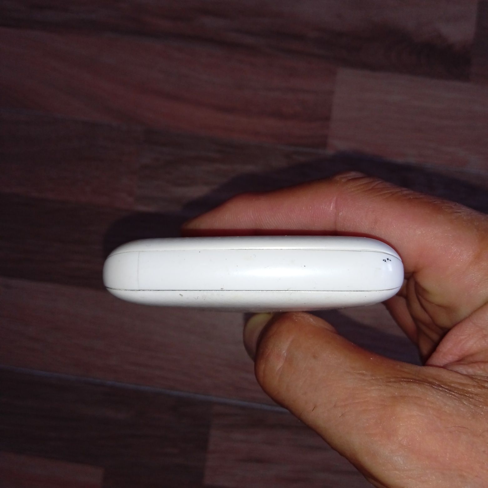 Бяла външна батерия 10 000 mAh