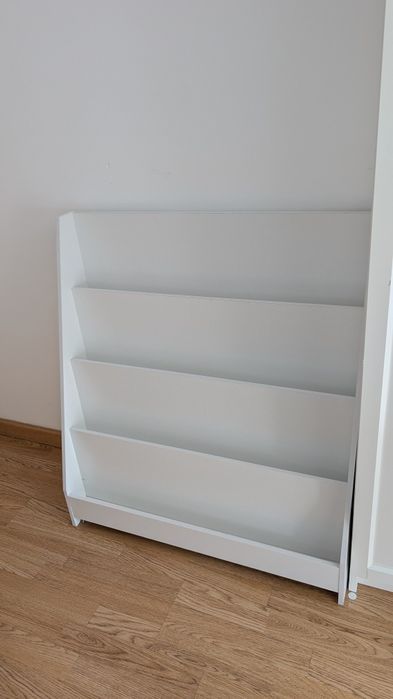 Biblioteca carti copii alba