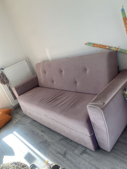 Canapea culoarea lila