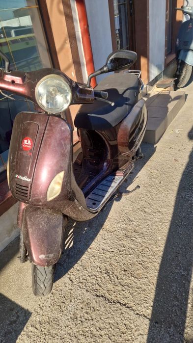 Vand scutere pentru livrari