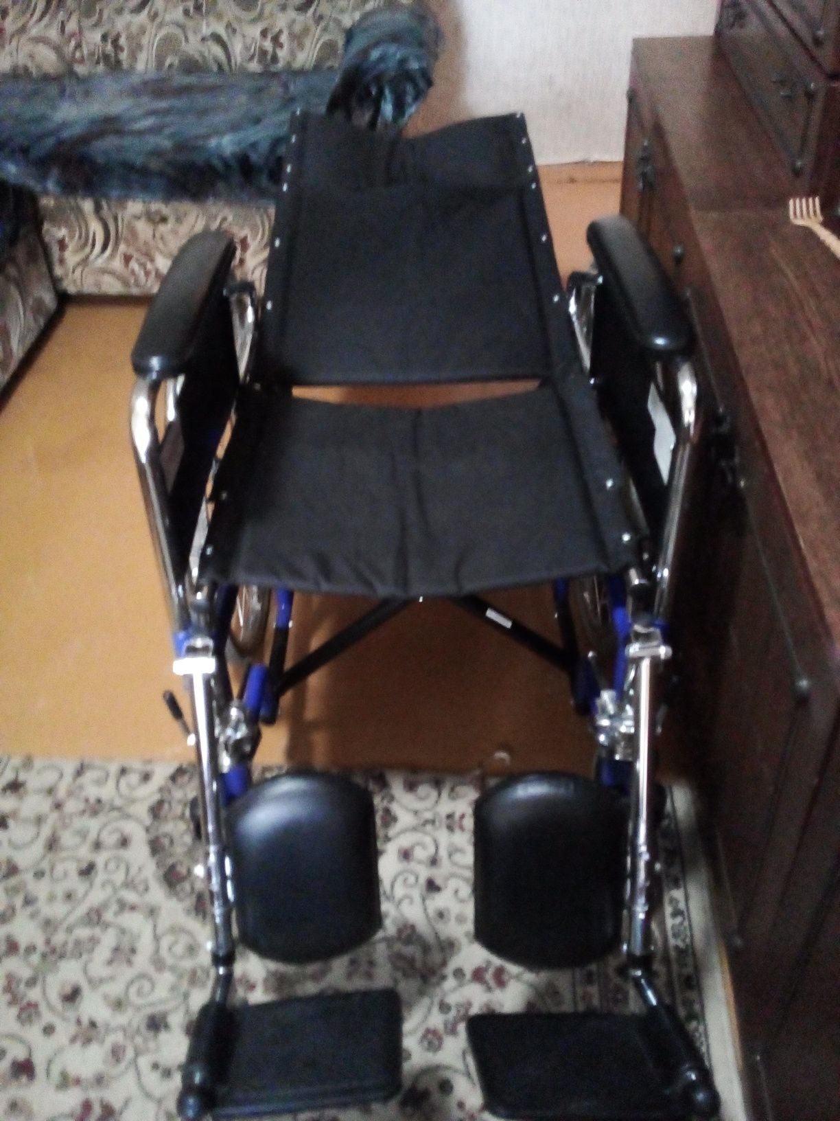 Продаю инвалидную прогулочную коляску