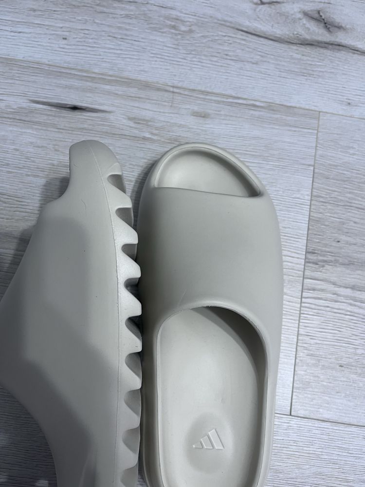 yeezy slides marimea 42,5