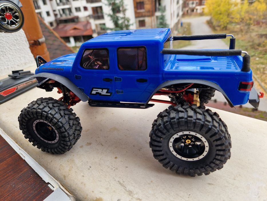 Микро катерач micro crawler Axial SCX24 full injora brushless
