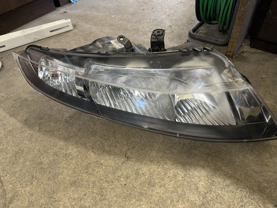 десен фар хонда сивик 8 2006г ксенон