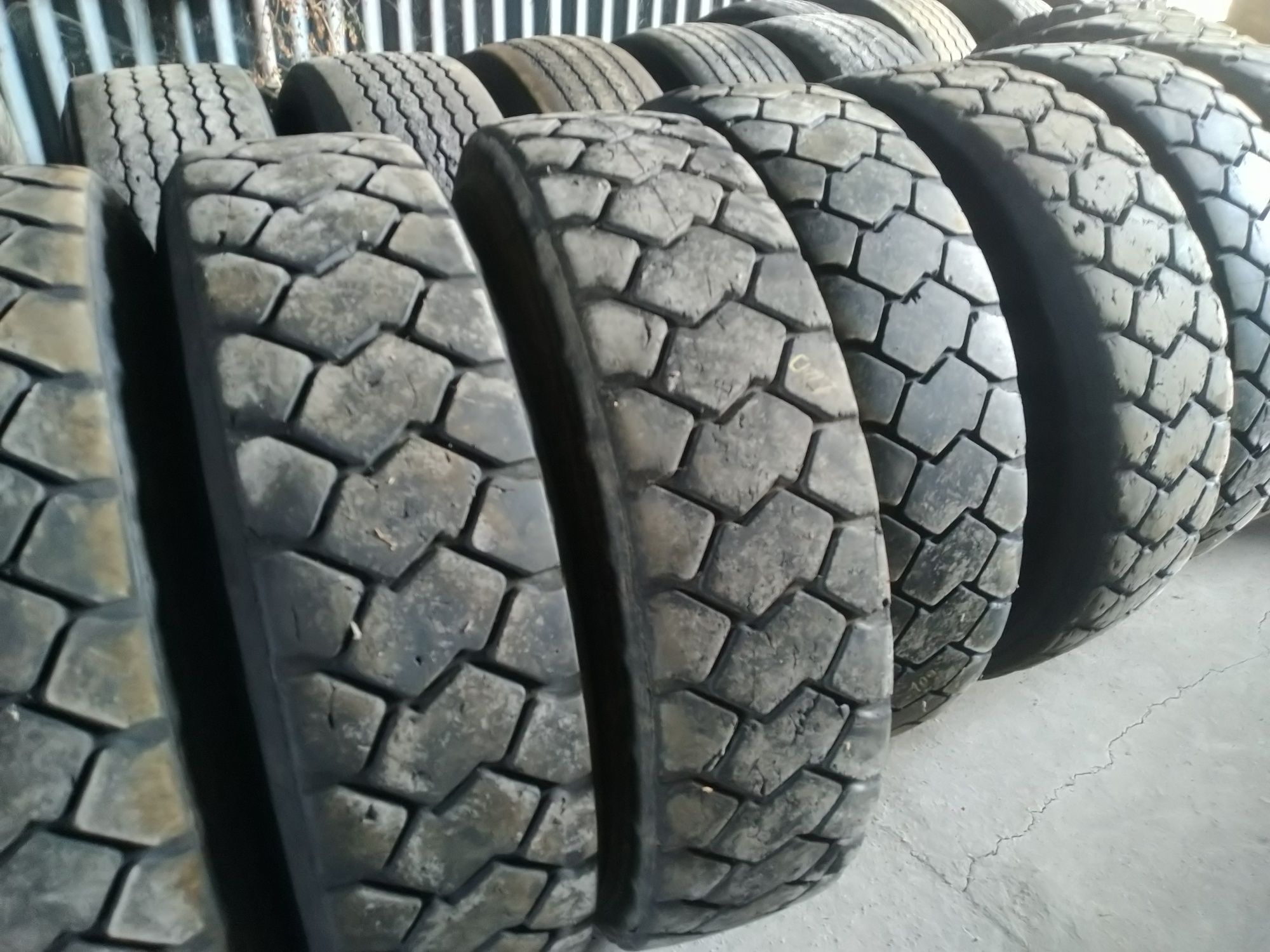 Гуми 315/80 R 22.5  100 лв .