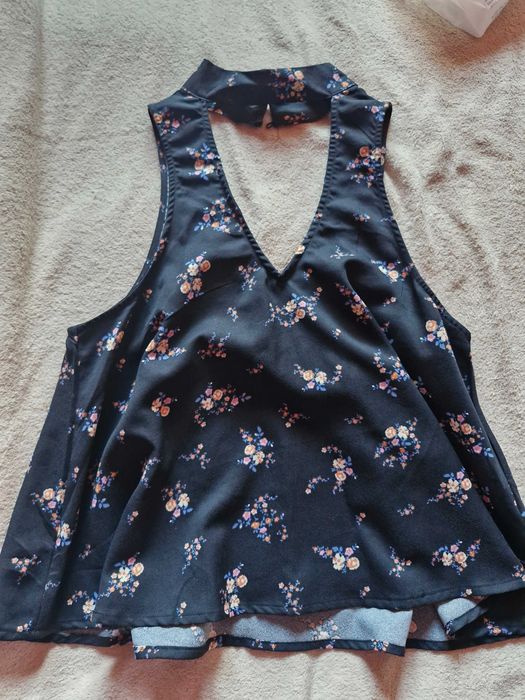 Vand haine diverse marimea S , 10 lei  buc