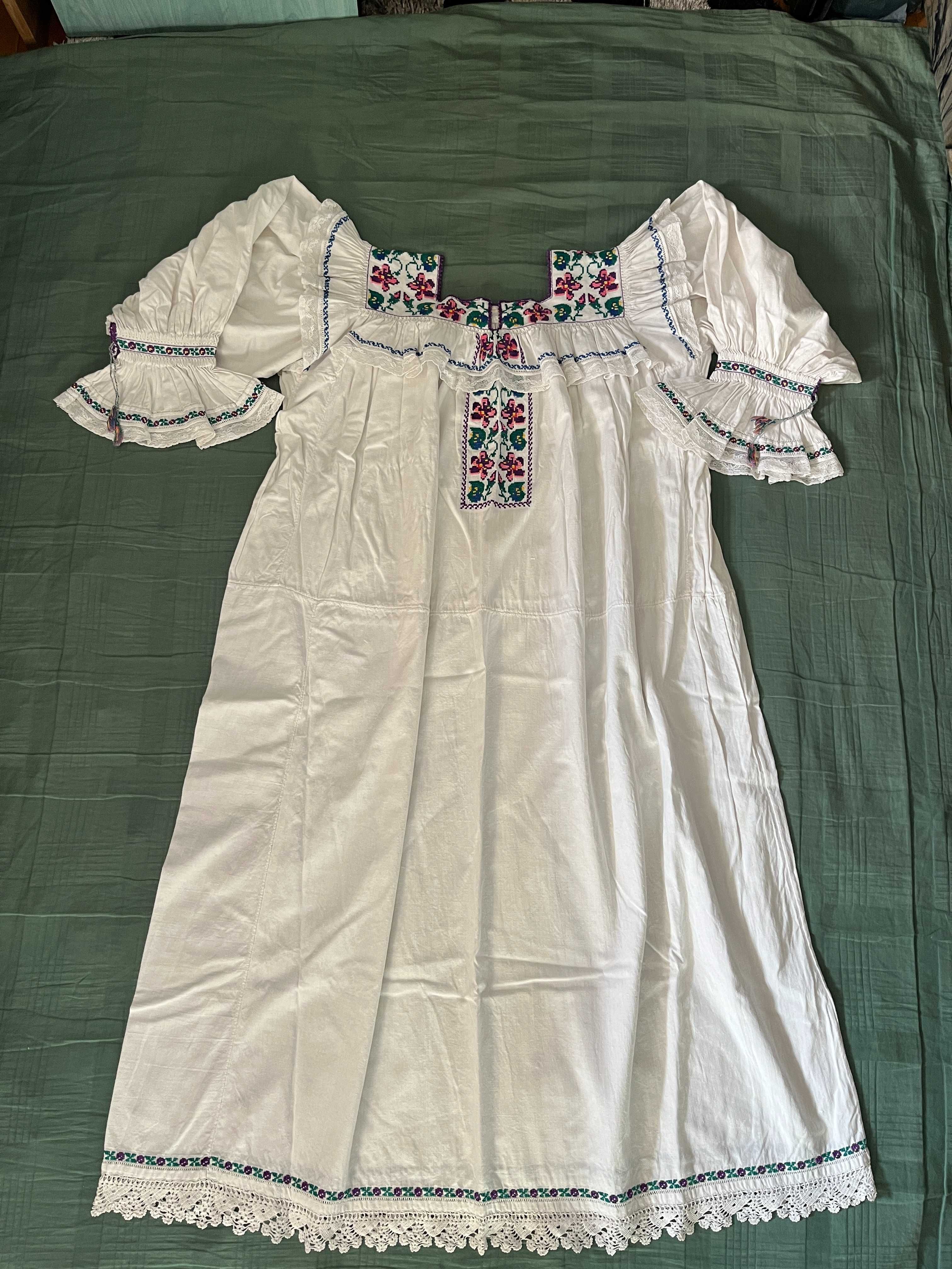 Ie - camasa traditionala, veche, cu poale, cusuta manual