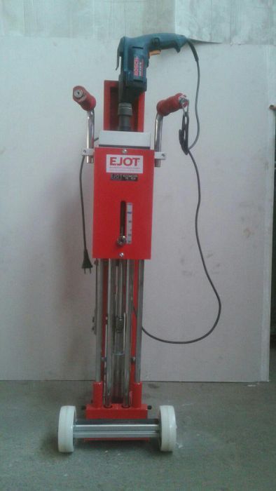 Mașină de montat dibluri pentru hidroizolație