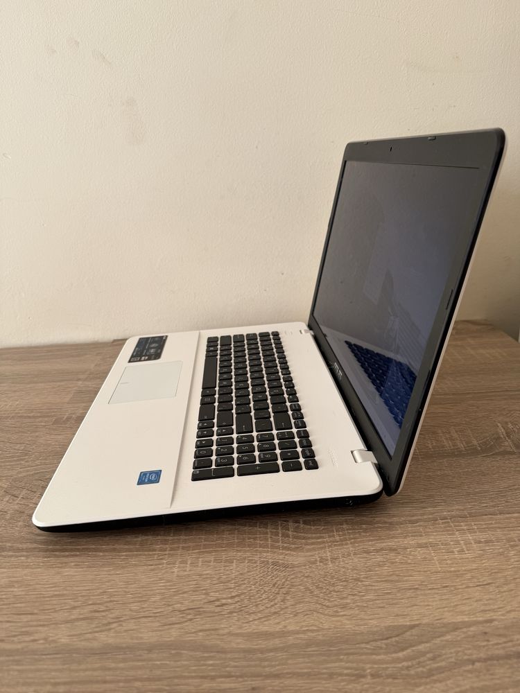 Лаптоп ASUS X751S