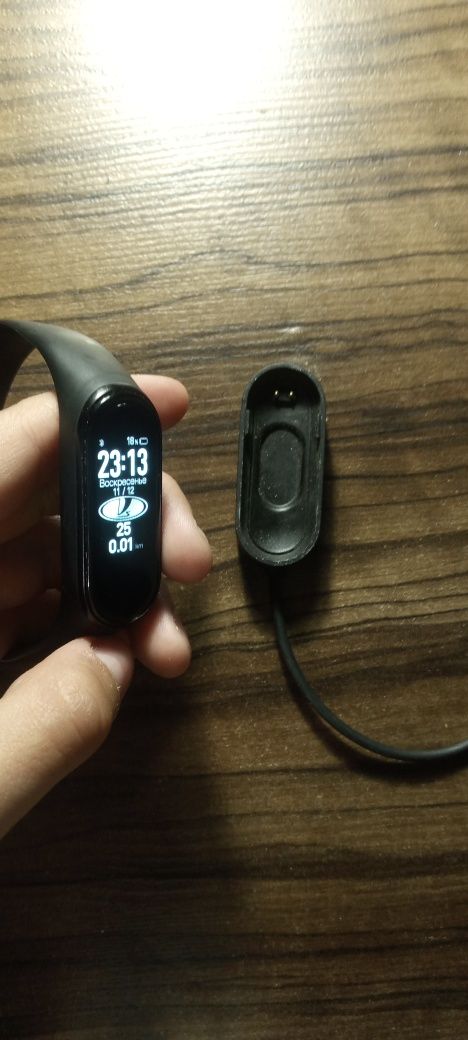 Продам оригинал часы Mi band 4