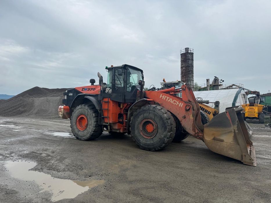 Incarcator frontal Hitachi ZW370