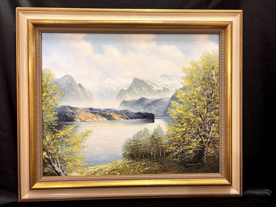 Pictura in ulei pe panza si semnata ce reprezinta un peisaj montan.