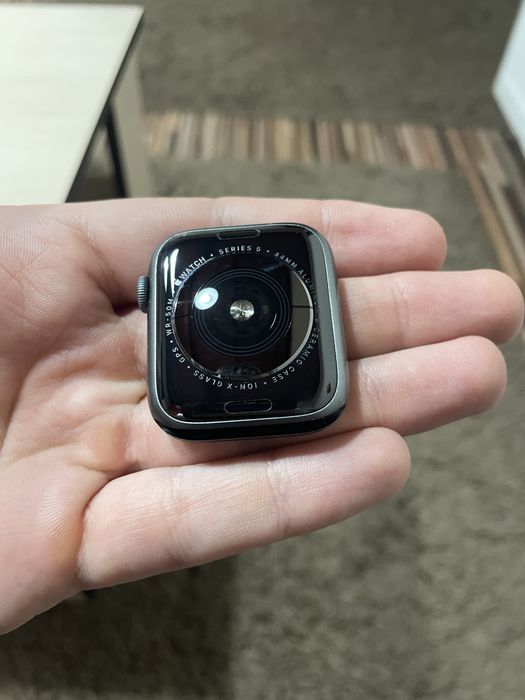 Apple Watch Series 5, 44mm – Space Grey – GPS