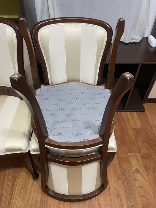 Masa cu scaune pentru living