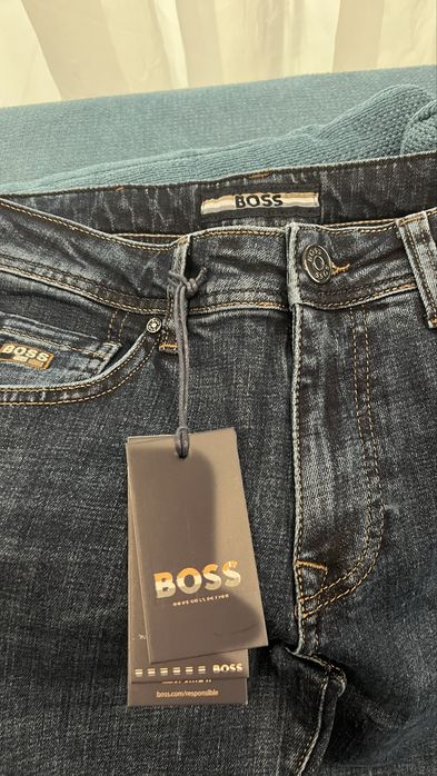 Нов модел дънки Hugo Boss.Налична пълна серия от 31ви до 38ми размер