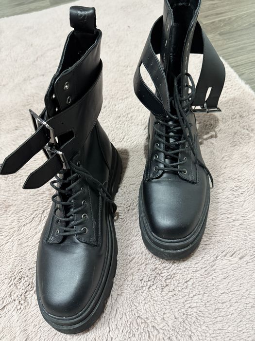 Ghete  marimea 43 stare excelenta