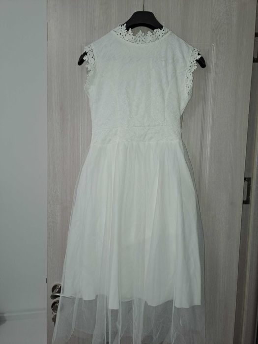 Бяла  къса рокля