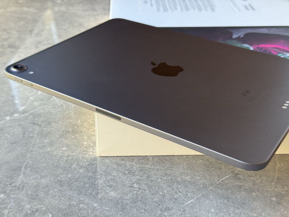 iPad Pro 11" 1st Gen 256GB WiFi като НОВ!