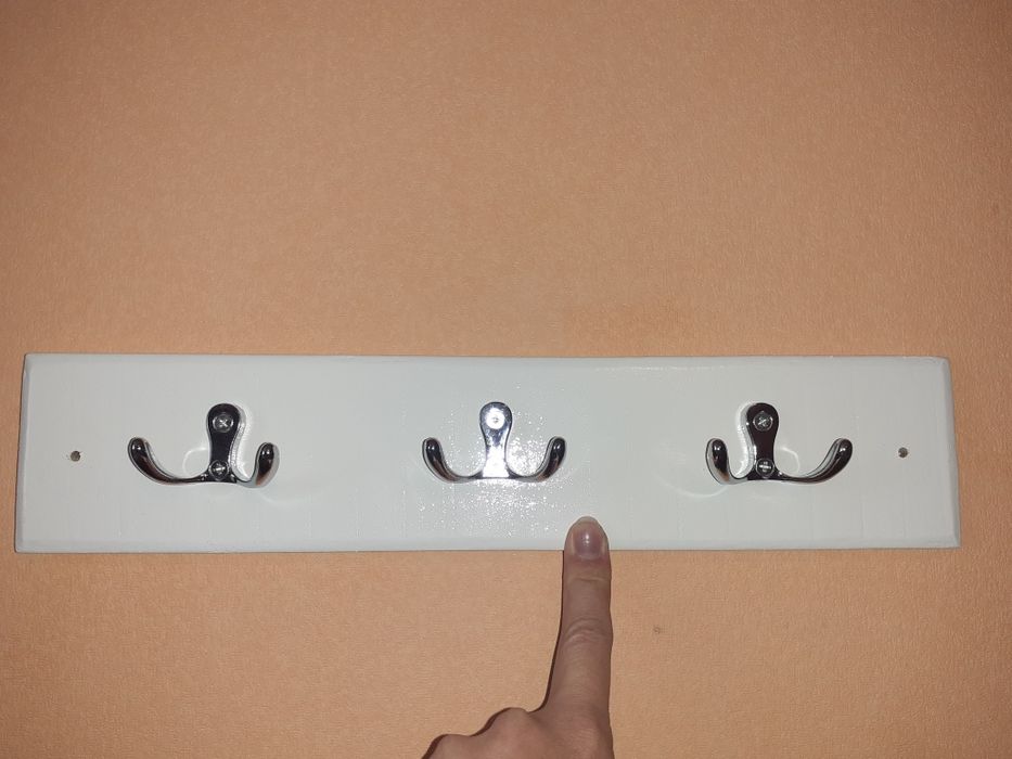 Дървени закачалки за стена