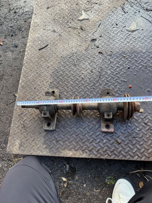 Ос за циркуляр с лагери