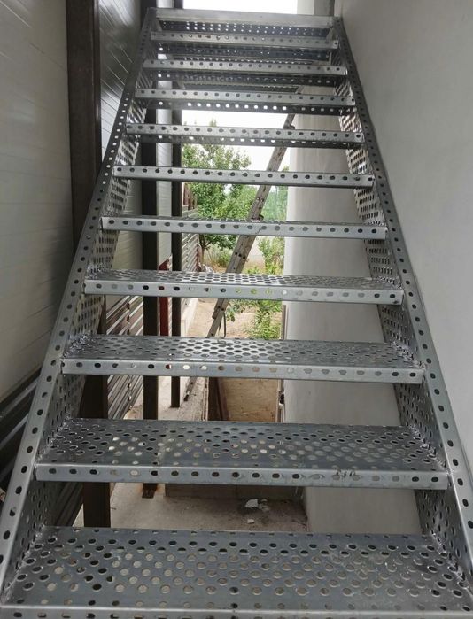 Scari metalice zincate