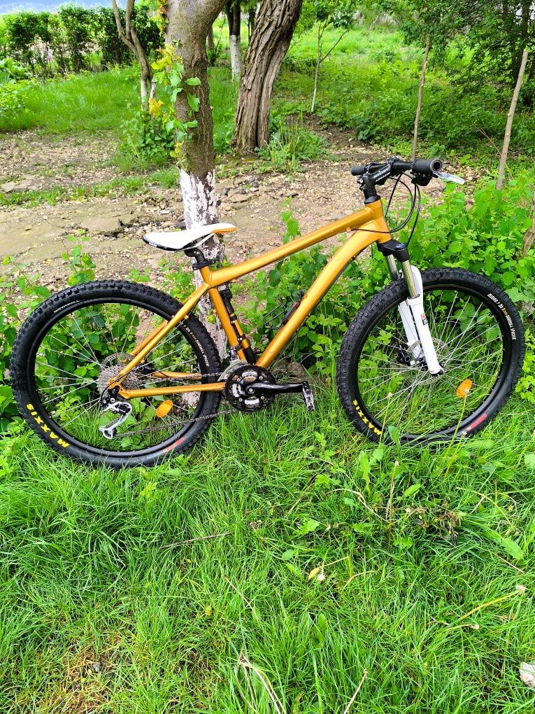 Bicicleta mountain bike rock shox