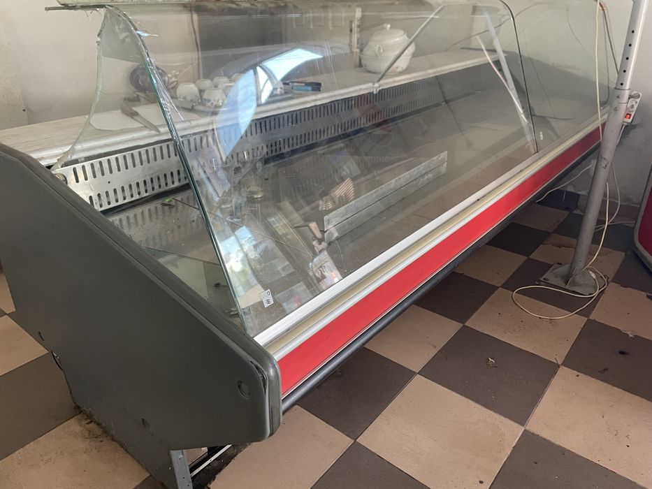 Vand vitrina frigorifica 3 metri mezeluri si lactate