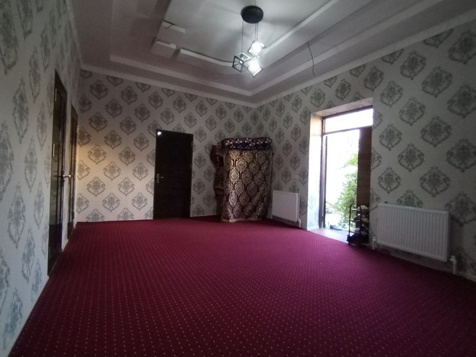 Hovli sotiladi maydoni 6 sotik 7ta xona bor