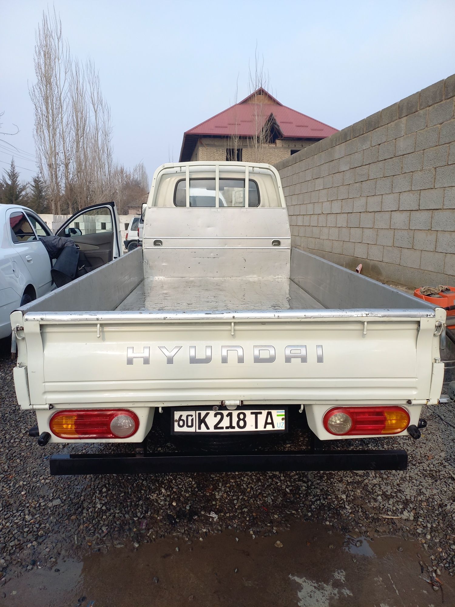 Hyundai Porter. 126 mator. Uzuni 3.15 metr bort. Tent