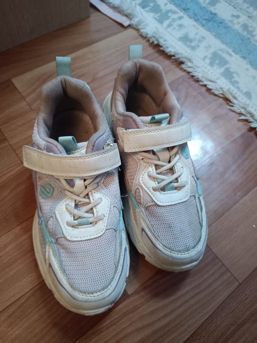 Продается обувь для девочки