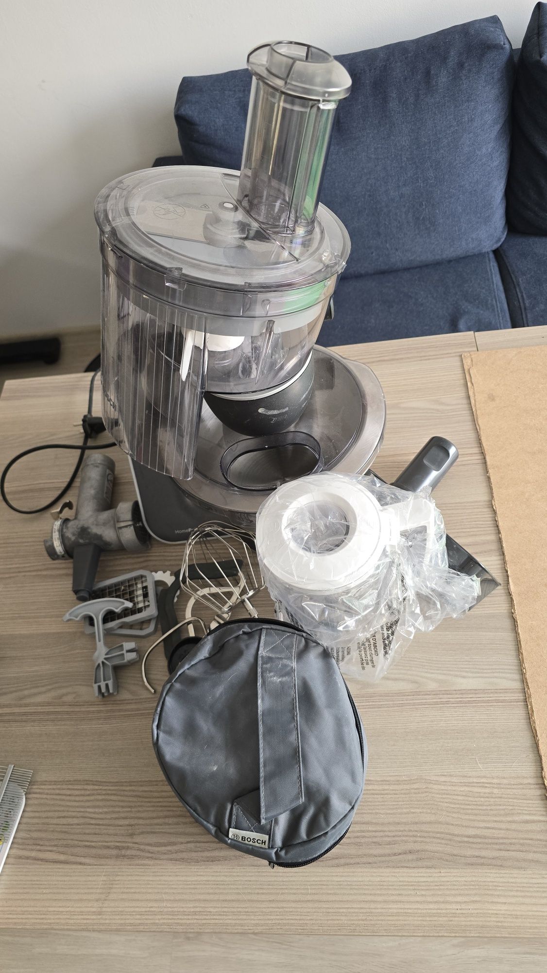 Кухненски робот bosch MUM5