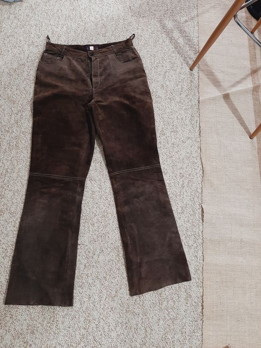 pantaloni din piele întoarsa maro