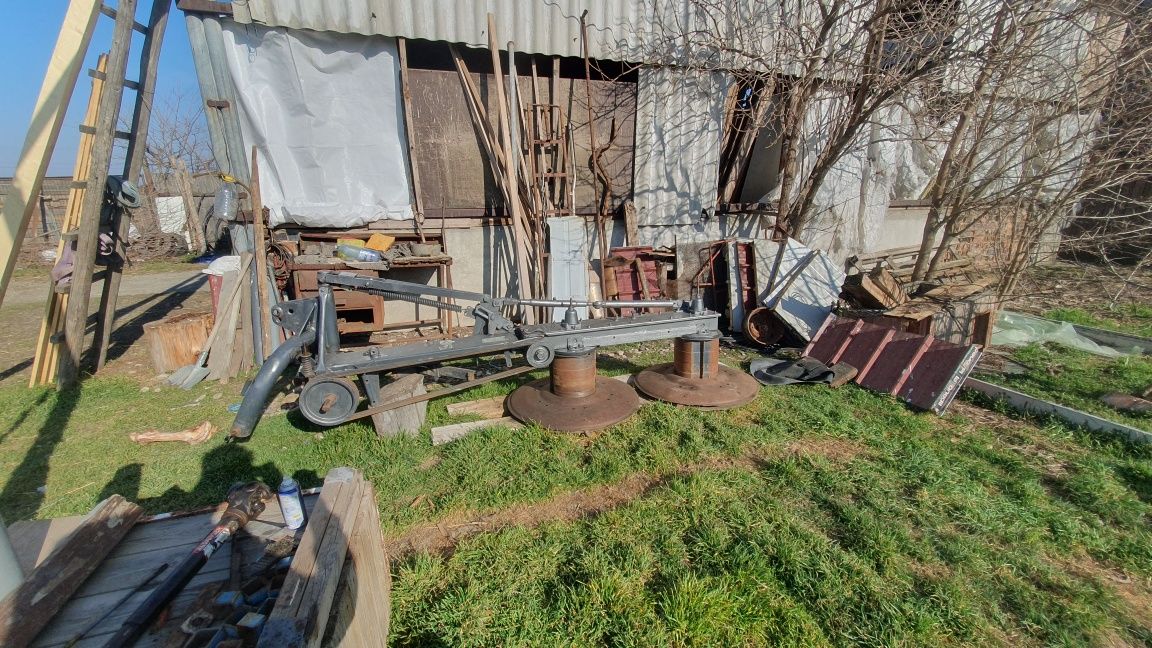 Vand 2 cositori de tractor