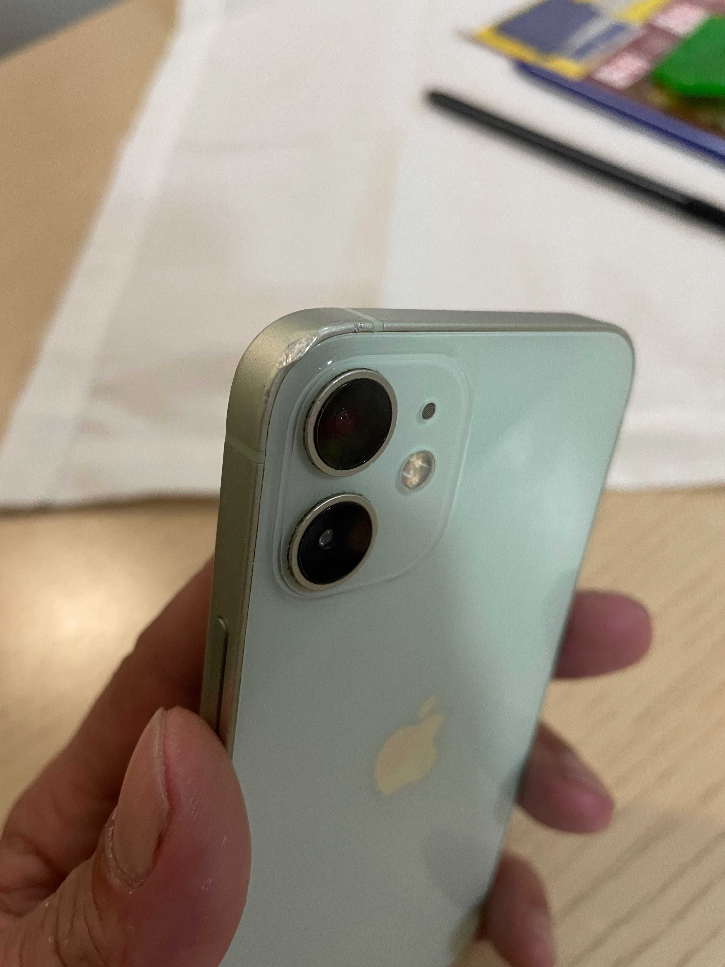 продавам iphone 12mini