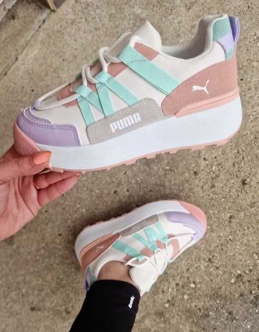 Дамски апрески с пух и връзки