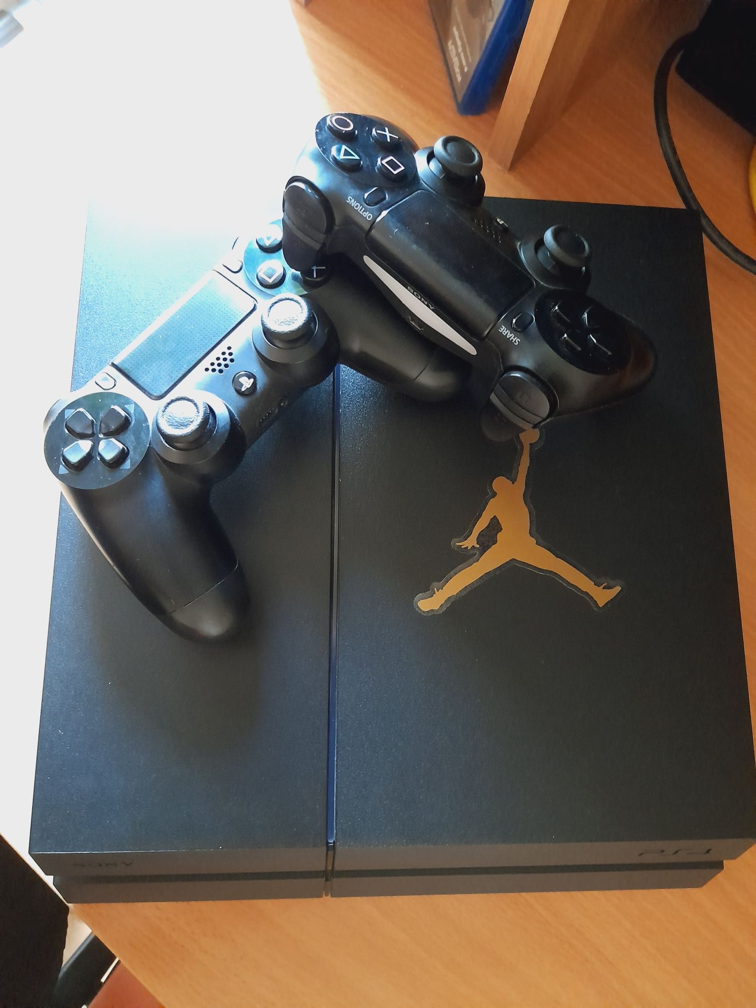 PS 4 slim cu două console