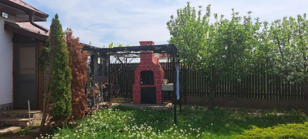 Casa la curte in Adunatii Copaceni