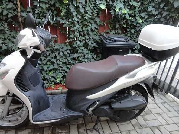 Scuter Suzuki Sixteen 2010 125 cmc cu accesorii