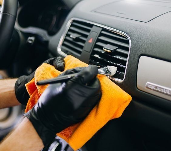 Servicii detailing auto