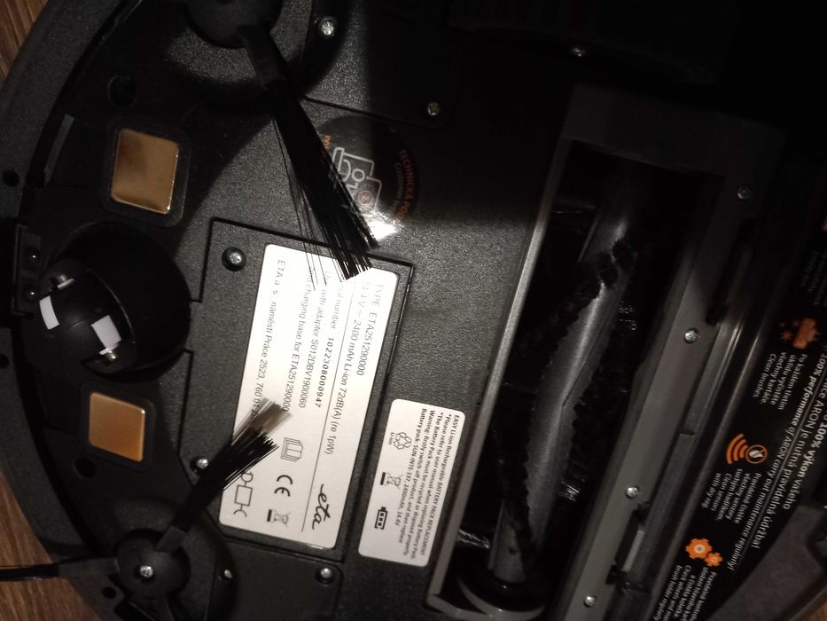 Робот за почистване на под (В отлично състояние не е използван)