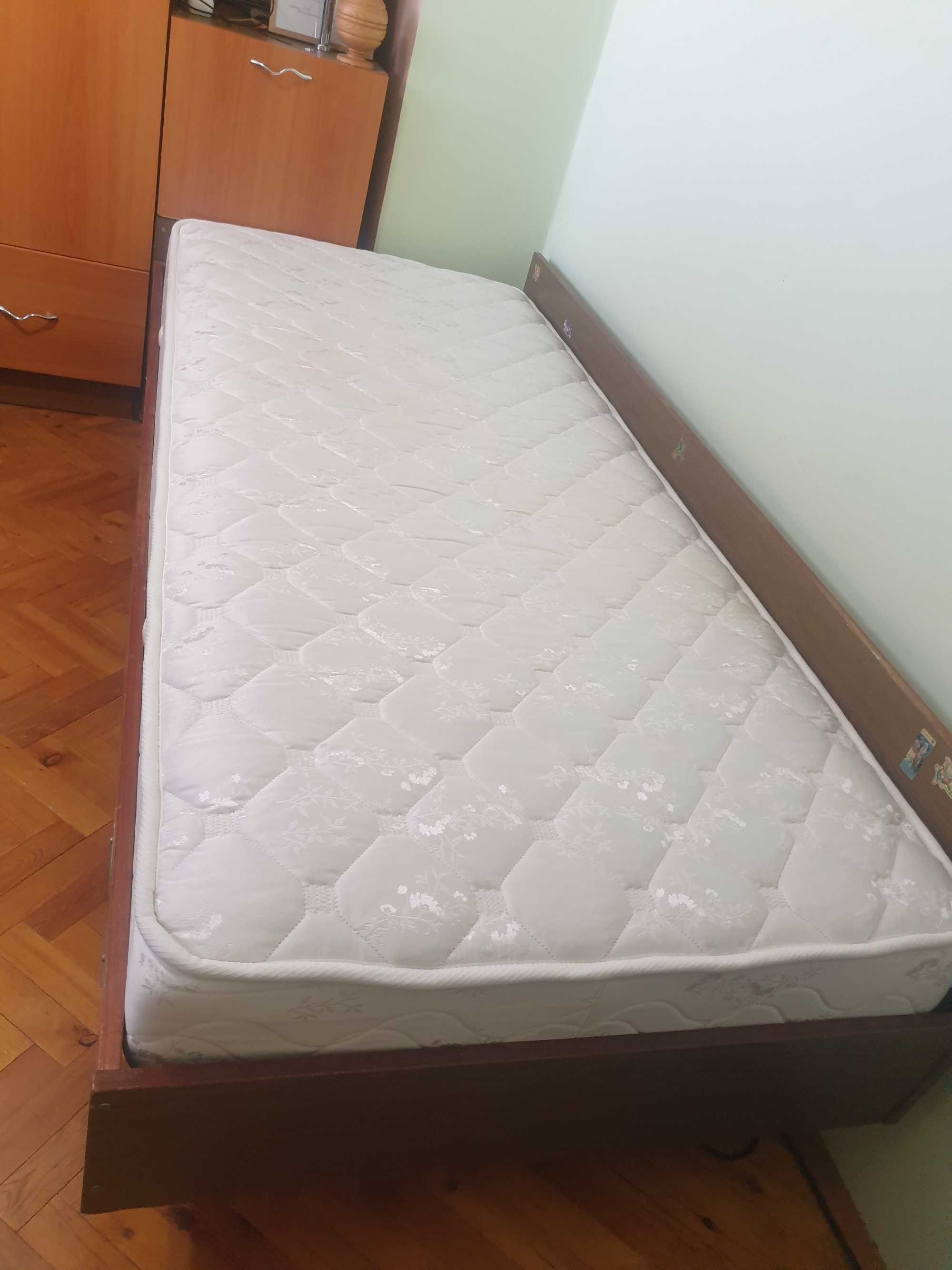 Мактрак с подарък легло и рамка