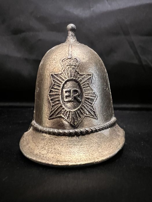 Clopotel in forma de casca politist