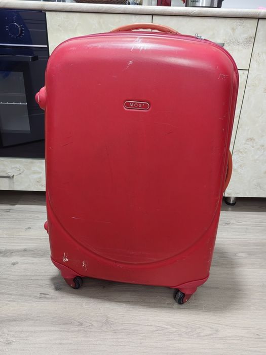 Продаётся чемодан