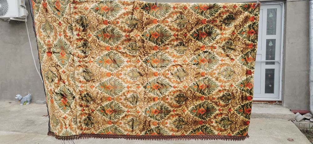 Vând 2 cuverturi pat