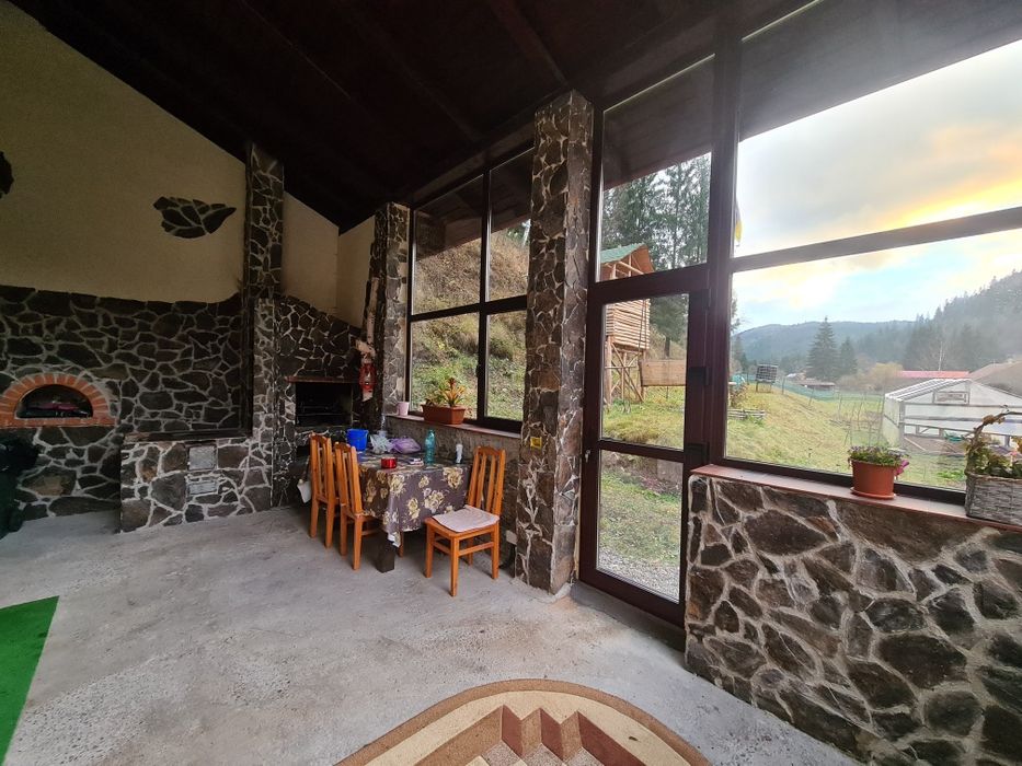 Refugiu de vis în Stânceni – liniște, munte și murmurul râului