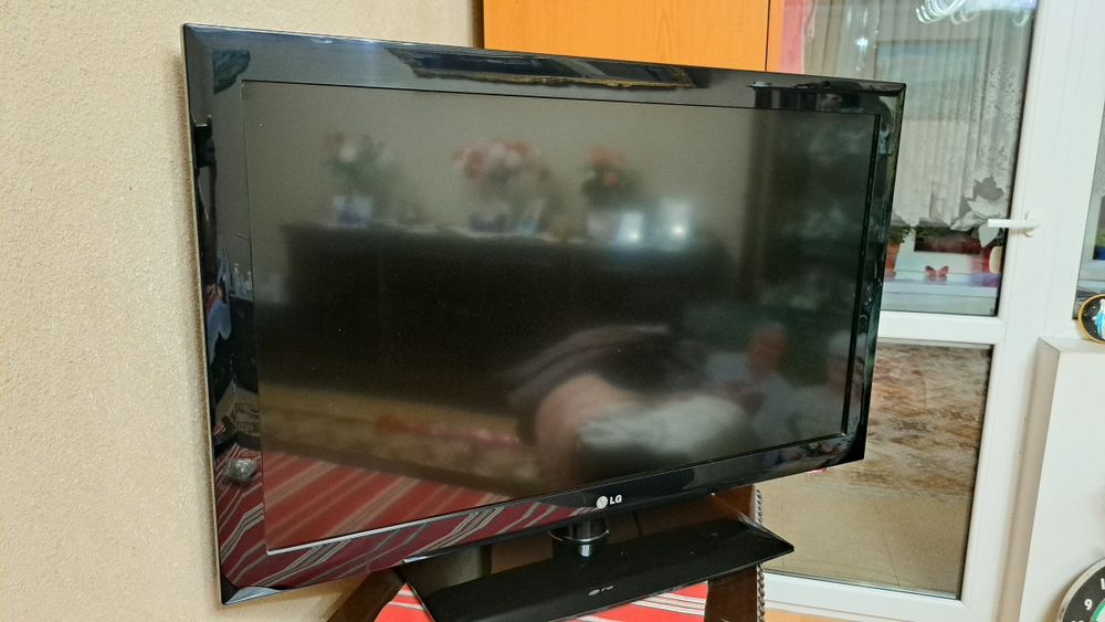 TV  LCD LG model 37LK430