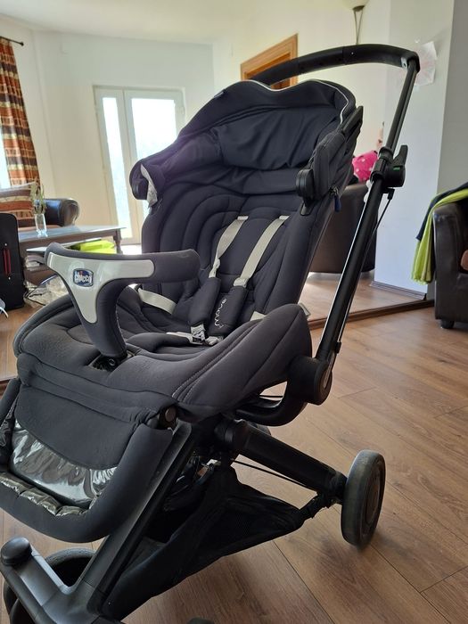 carucior Chicco 
Ajustabil