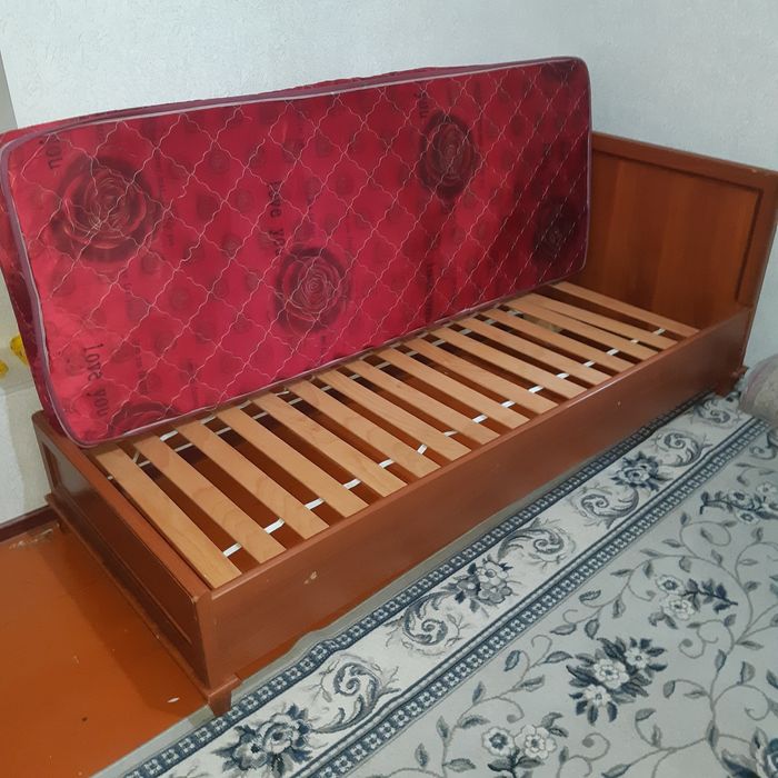 Продам кровать одна спалка срочно