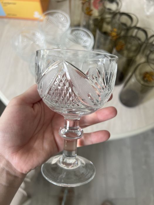Бокалы хрустальные и стеклянные